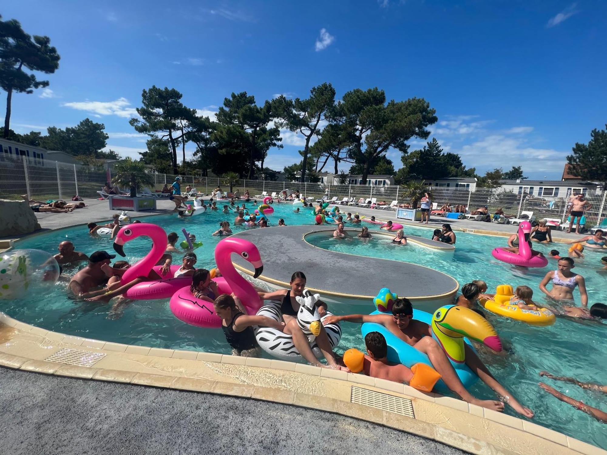Camping Paradis Les Galets De La Molliere カイユー・シュル・メール エクステリア 写真