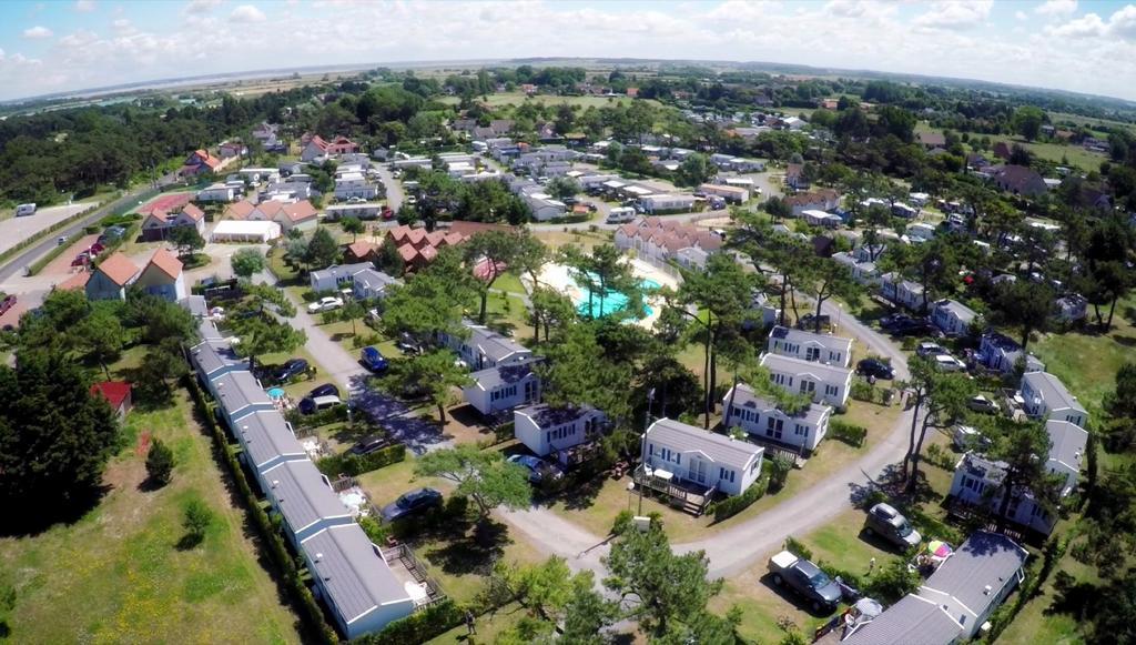 Camping Paradis Les Galets De La Molliere カイユー・シュル・メール エクステリア 写真
