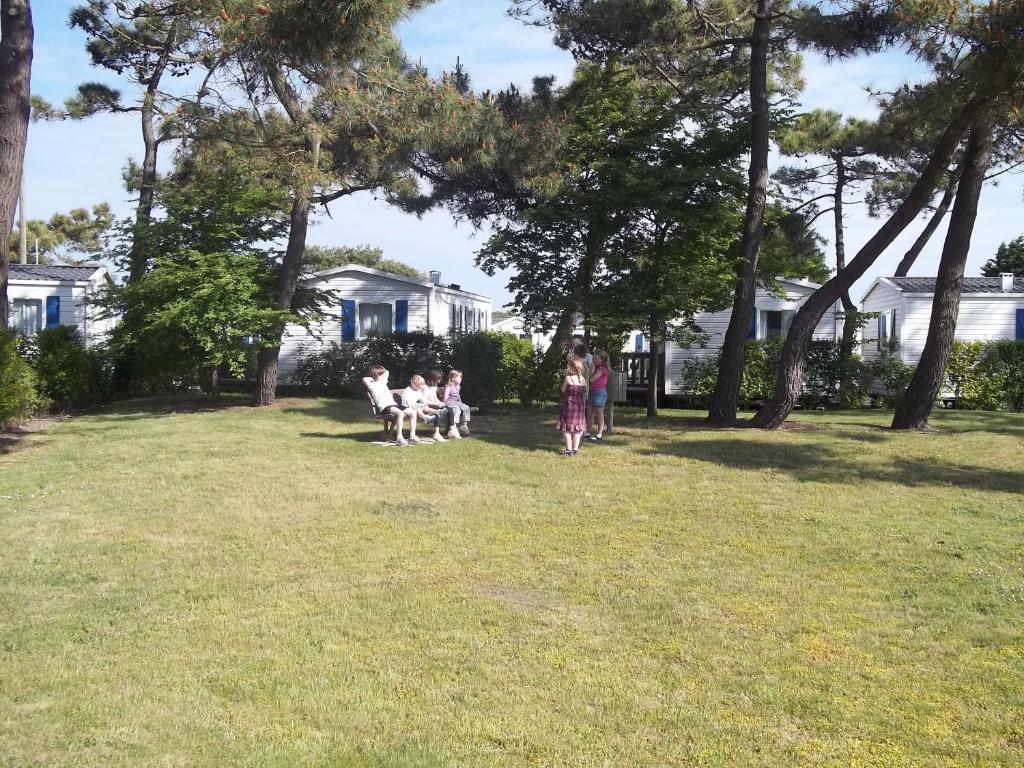 Camping Paradis Les Galets De La Molliere カイユー・シュル・メール エクステリア 写真